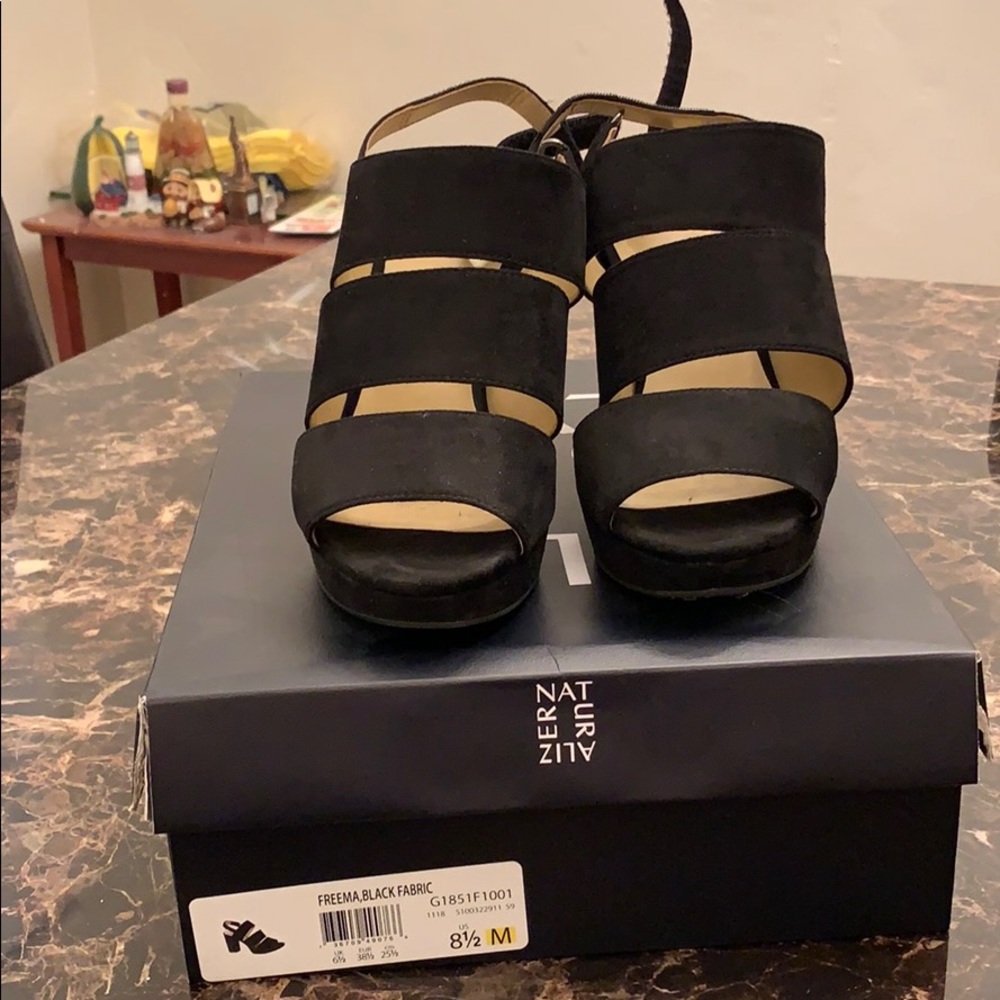 Women’s shoes size 8.5